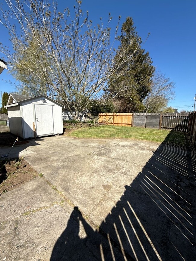 Building Photo - Downtown Charming Puyallup 2 bedroom home