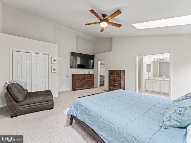 Building Photo - 8873 Royal Doulton Ln