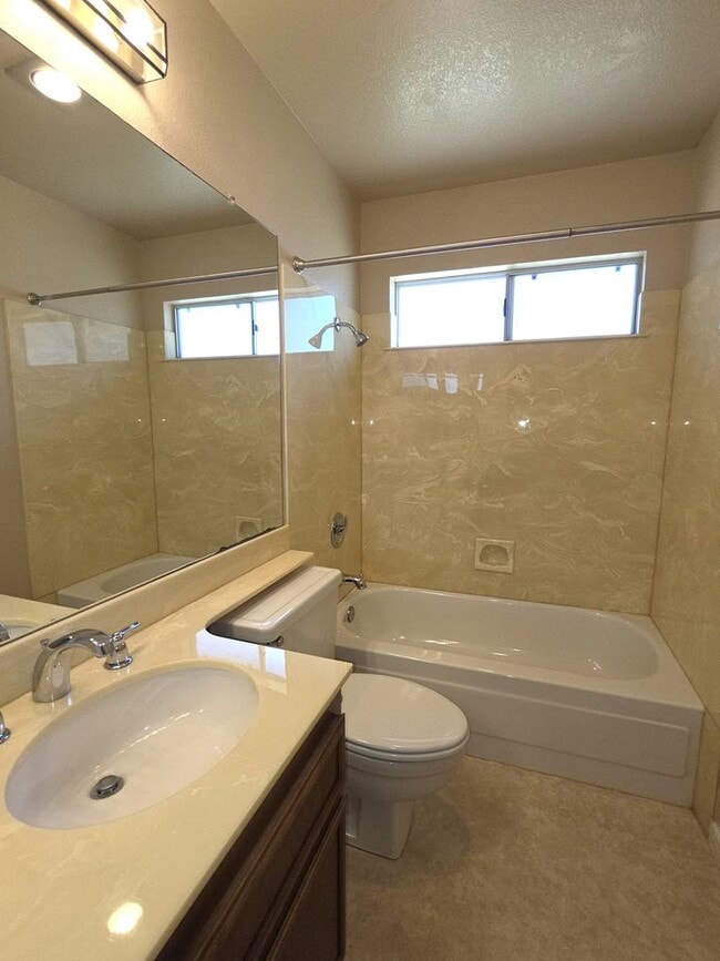 Building Photo - Scripps Ranch Beauty