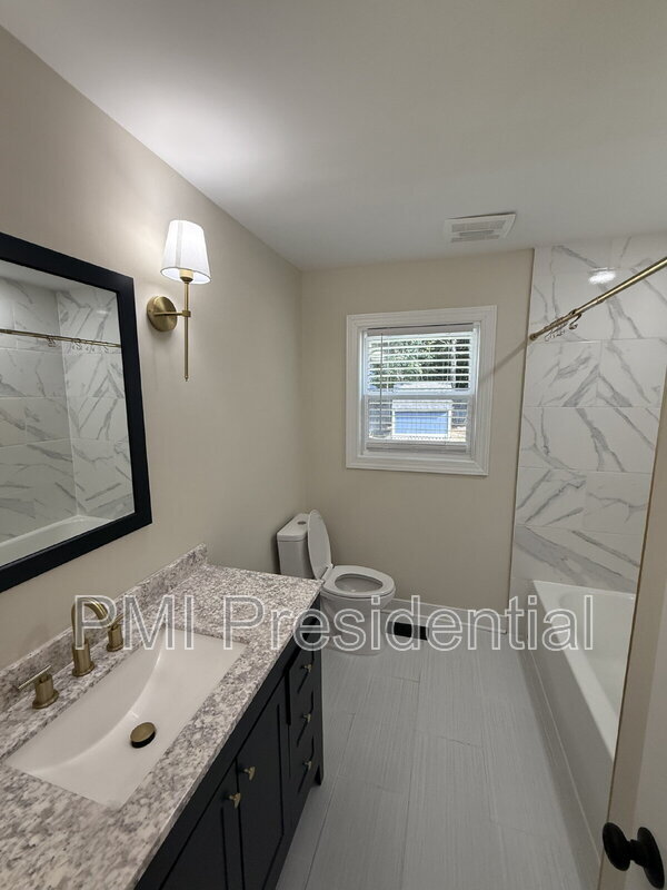 Building Photo - 13702 Danbury Dr