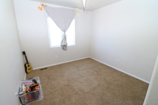 Building Photo - 3bdrm 3bath home with 2 car garage