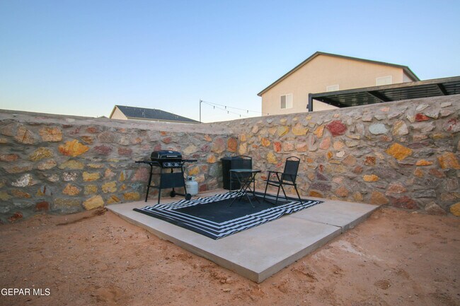 Building Photo - 10716 Drew Pearson Dr