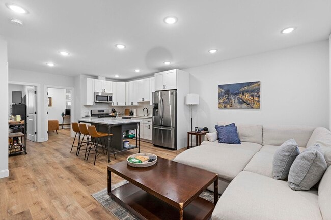 Primary Photo - 71 Beacon Ave