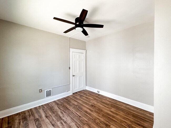 Building Photo - 2778 E 120th St