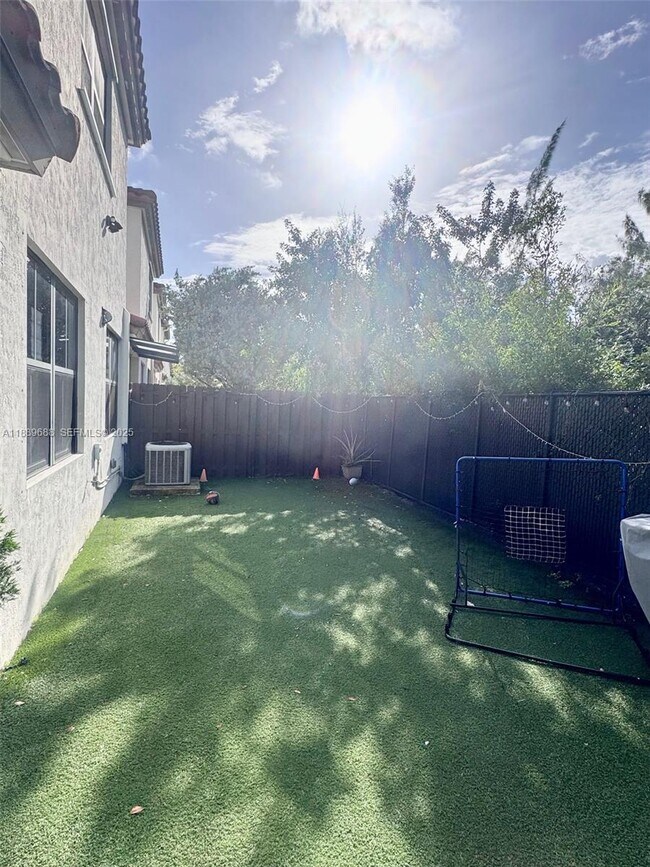 Building Photo - 10300 NW 70th Terrace