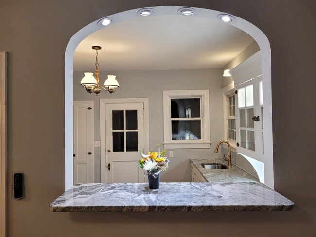 Building Photo - 115 Walnut St