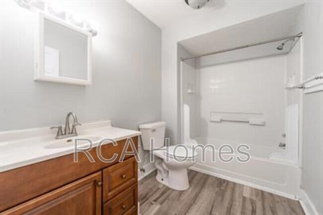 Building Photo - 1157 Villa Ave
