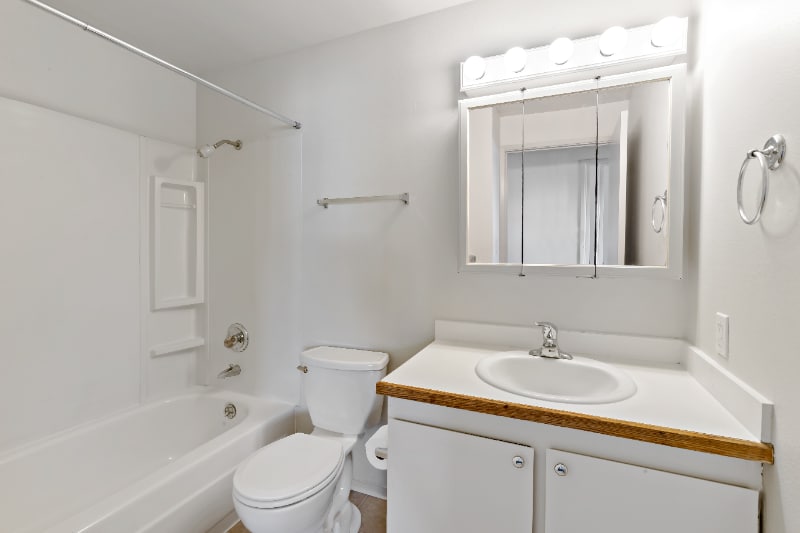 Building Photo - 11540 Pinehurst Way NE