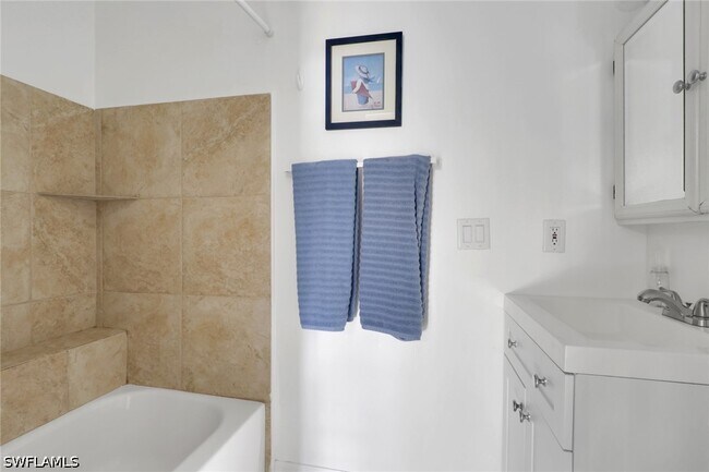 Building Photo - 2772 Riverview Dr