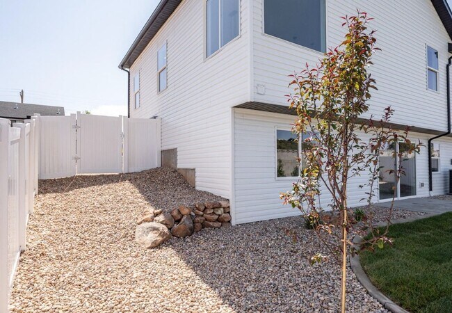 Building Photo - 714 S Liberty Cove Dr