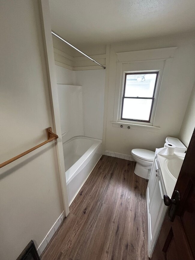 Building Photo - Great 4 bedroom house in East Stroudsburg Borough!