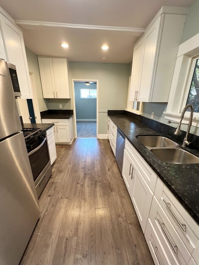 Building Photo - 4 Bed/2 Bath Home in North Park!