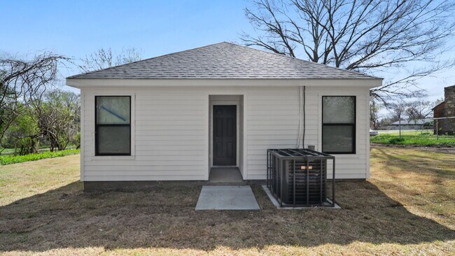 Building Photo - 34 E Geeter Rd