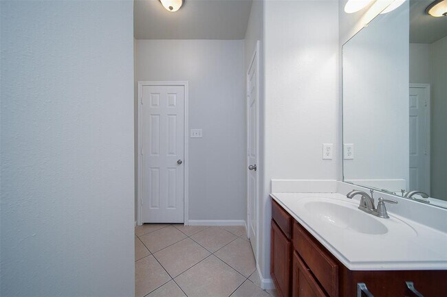 Building Photo - 13111 S Bellaire Estates Dr