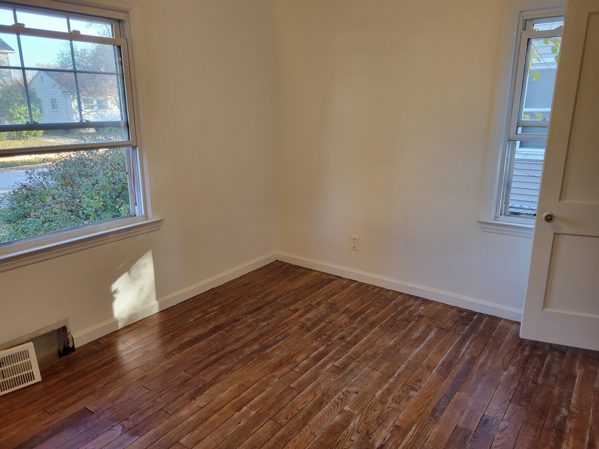 front bedroom - 711 N Blair Ave