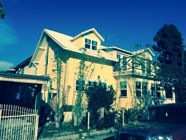 Building Photo - 301 N Westlake Ave