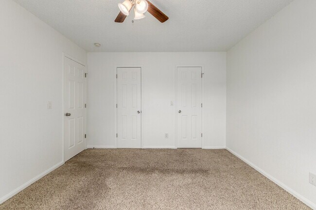 Building Photo - Lovely Three bed / Two bath for rent