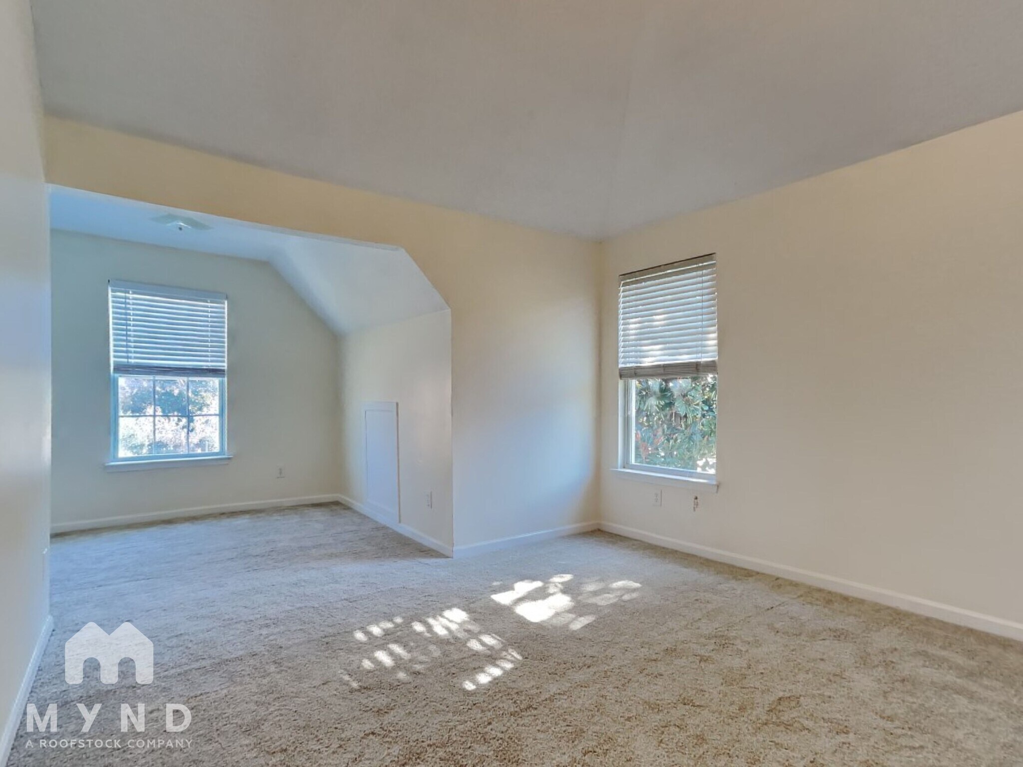 Building Photo - 6099 Trotters Cir