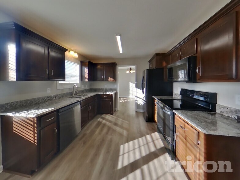 Building Photo - 1908 Sherman Court