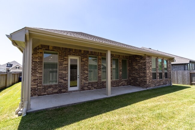 Building Photo - 705 Western Fern