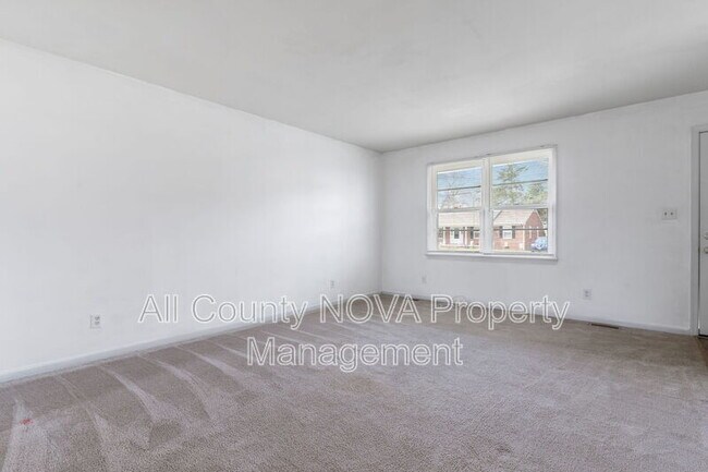 Building Photo - 211 Church St