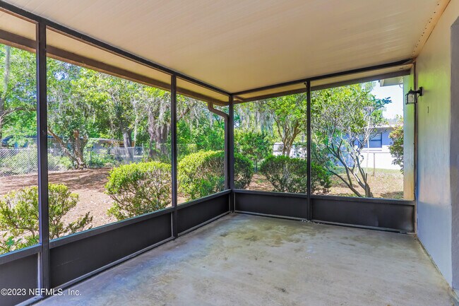 Building Photo - 1032 Busac Ave