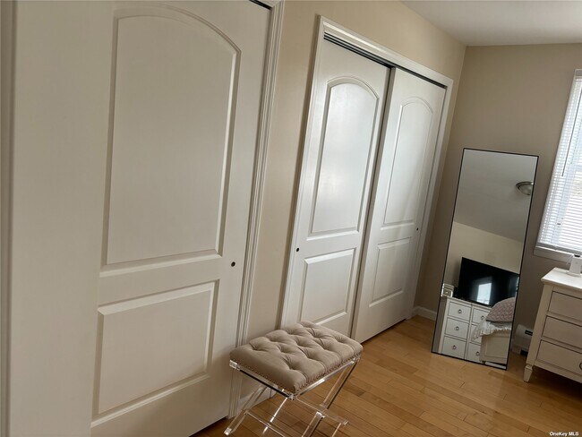 Building Photo - 328 Fern Pl