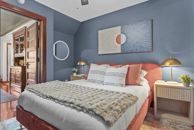 Building Photo - 924 Capital St