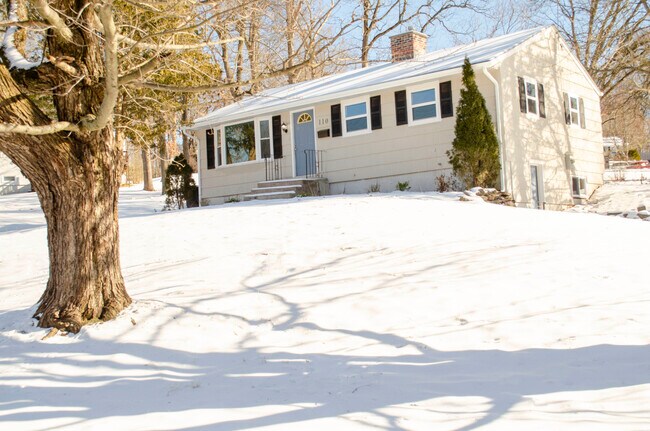 Building Photo - 110 Range Hill Dr