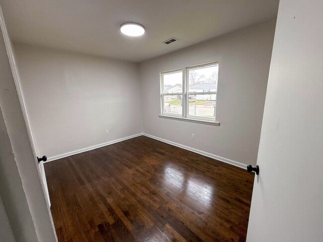 Building Photo - Freshly Updated Home on a Quiet Street with Large Yard!