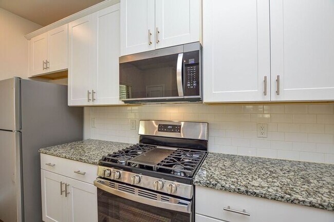 Building Photo - Like New All Brick Home in Mint Hill!