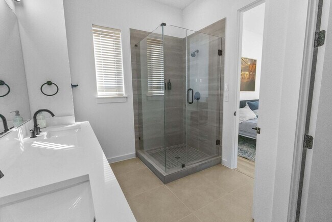 Building Photo - 6740 Peerless St