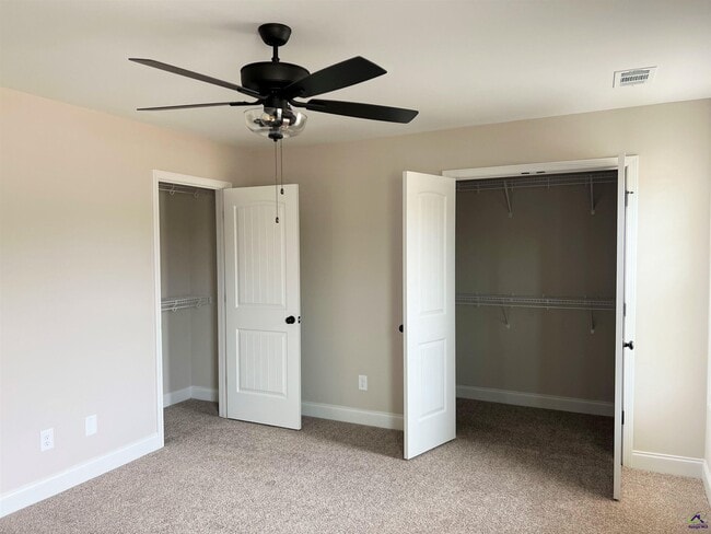 Building Photo - 202 Red Tail Cir