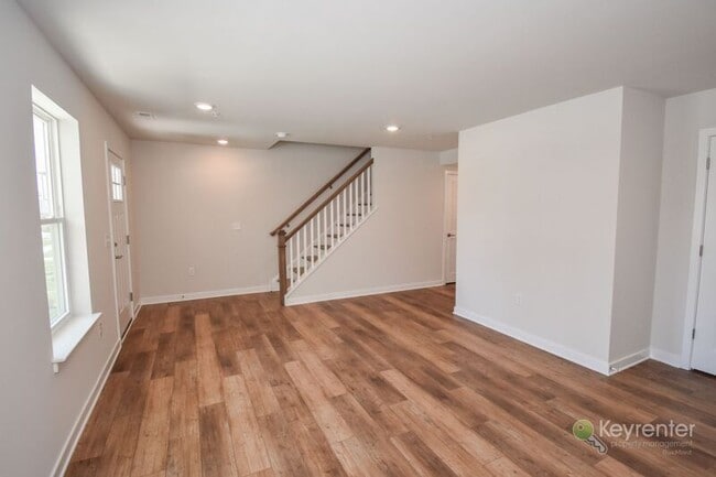 Building Photo - 4991 Franklin Cir