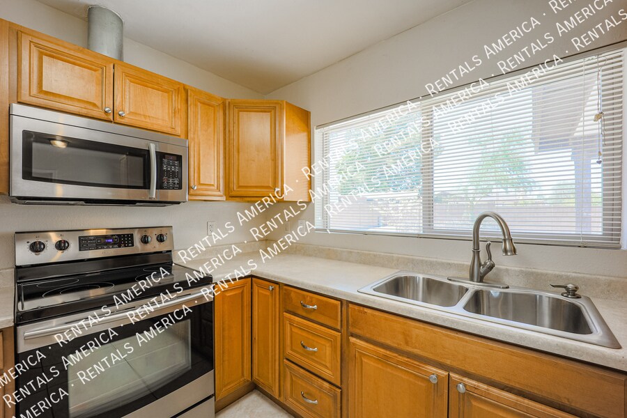 Building Photo - 4006 S McKemy St