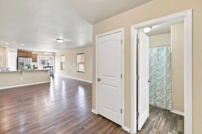Building Photo - 10864 Traders Pkwy