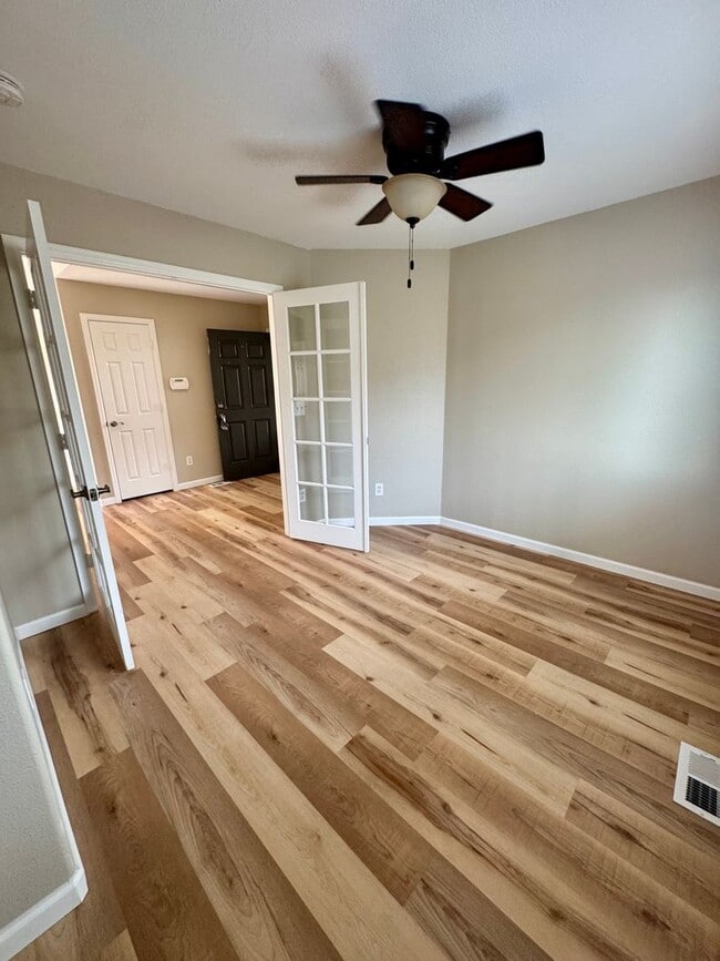 Building Photo - 2 Bedroom +Office in Stratmoor Valley