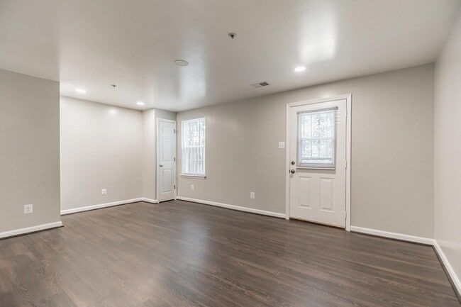 Building Photo - 1652 Willowwood Ct
