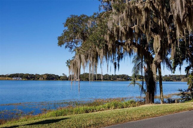 Building Photo - 2119 E Crooked Lake Dr