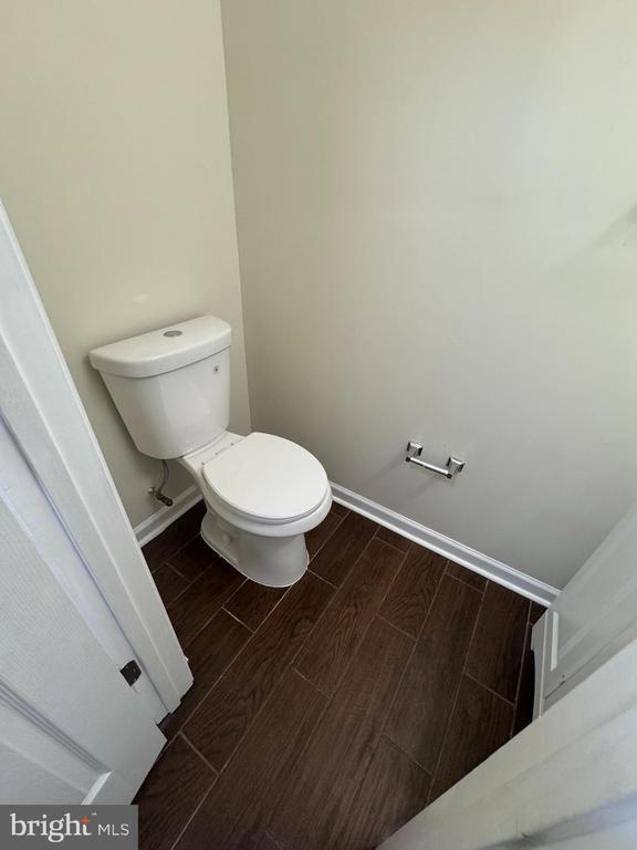 Building Photo - 6007 Rose Bay Dr