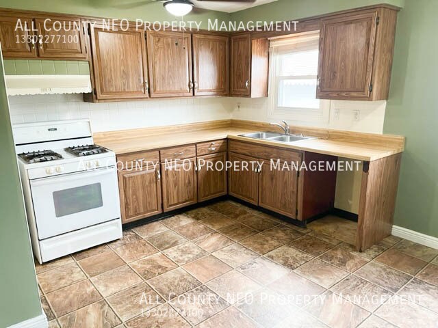 Building Photo - 21260 Carol Dr
