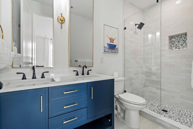 Building Photo - 28 W Castillo Dr