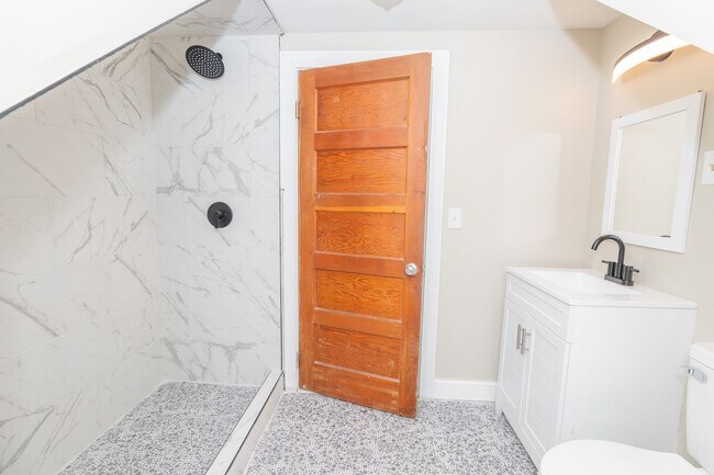 Building Photo - 848 Smith St