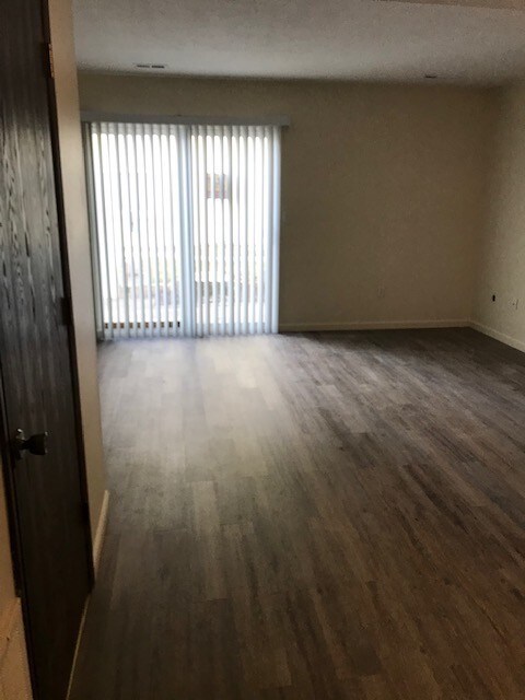 living room - 423 George St