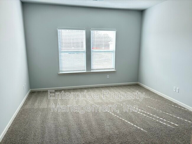 Building Photo - 230 Kipling Dr