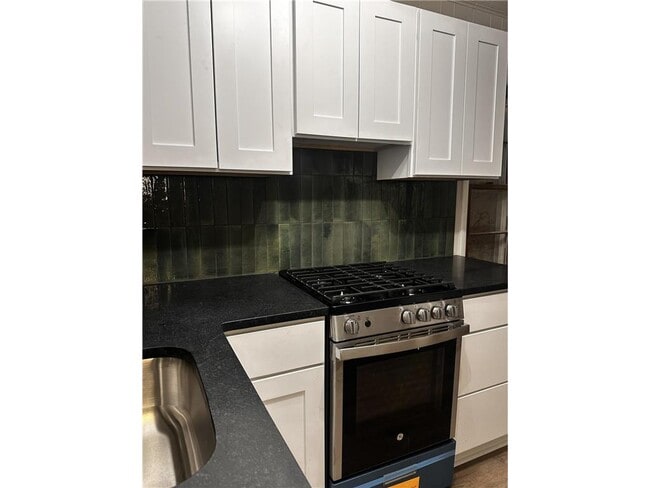 Building Photo - 453 13th Ave NW