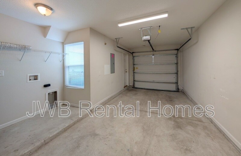 Building Photo - 8445 McGirts Village Ln