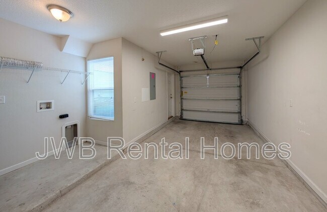 Building Photo - 8445 McGirts Village Ln
