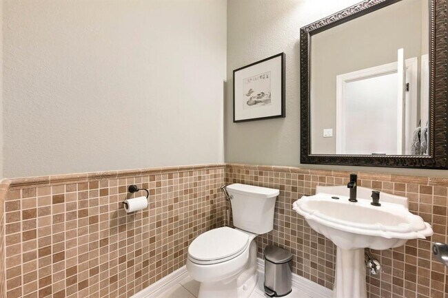 Building Photo - 9281 Scenic Bluff Dr