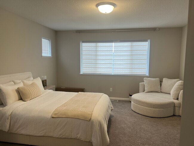 Building Photo - 1515 100th Ave NW